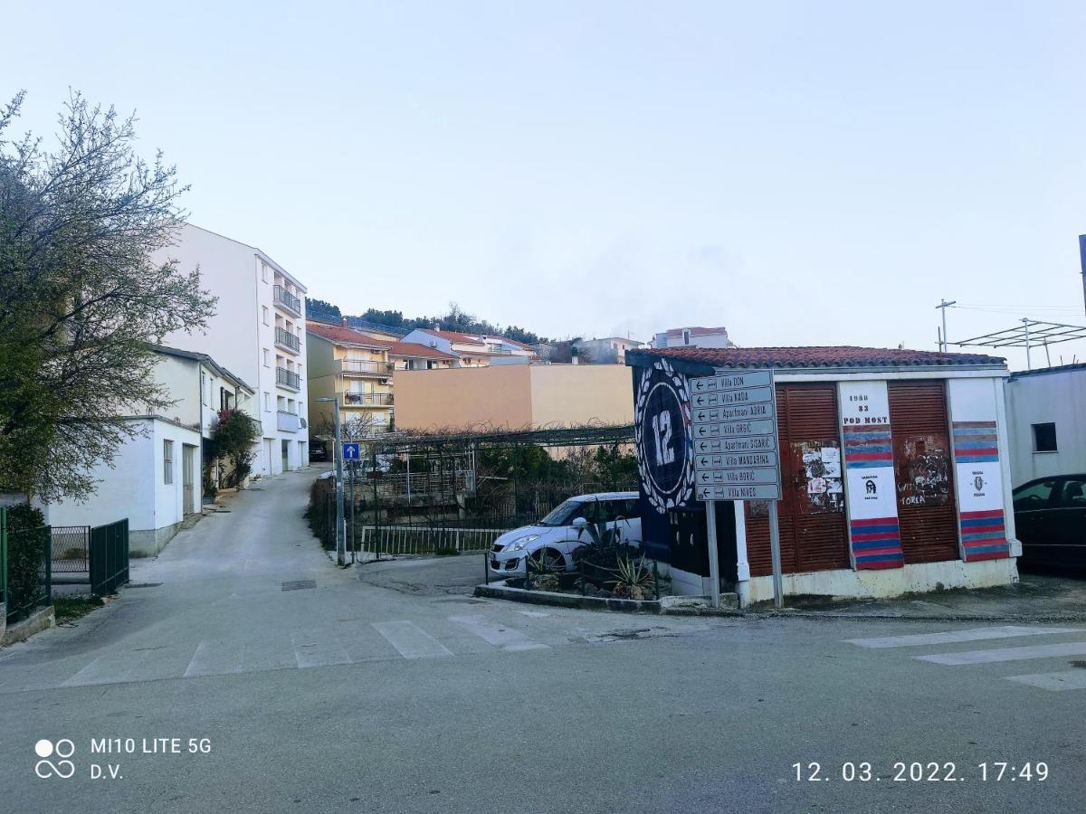 Apartmani Daniela ポドゥゴラ エクステリア 写真