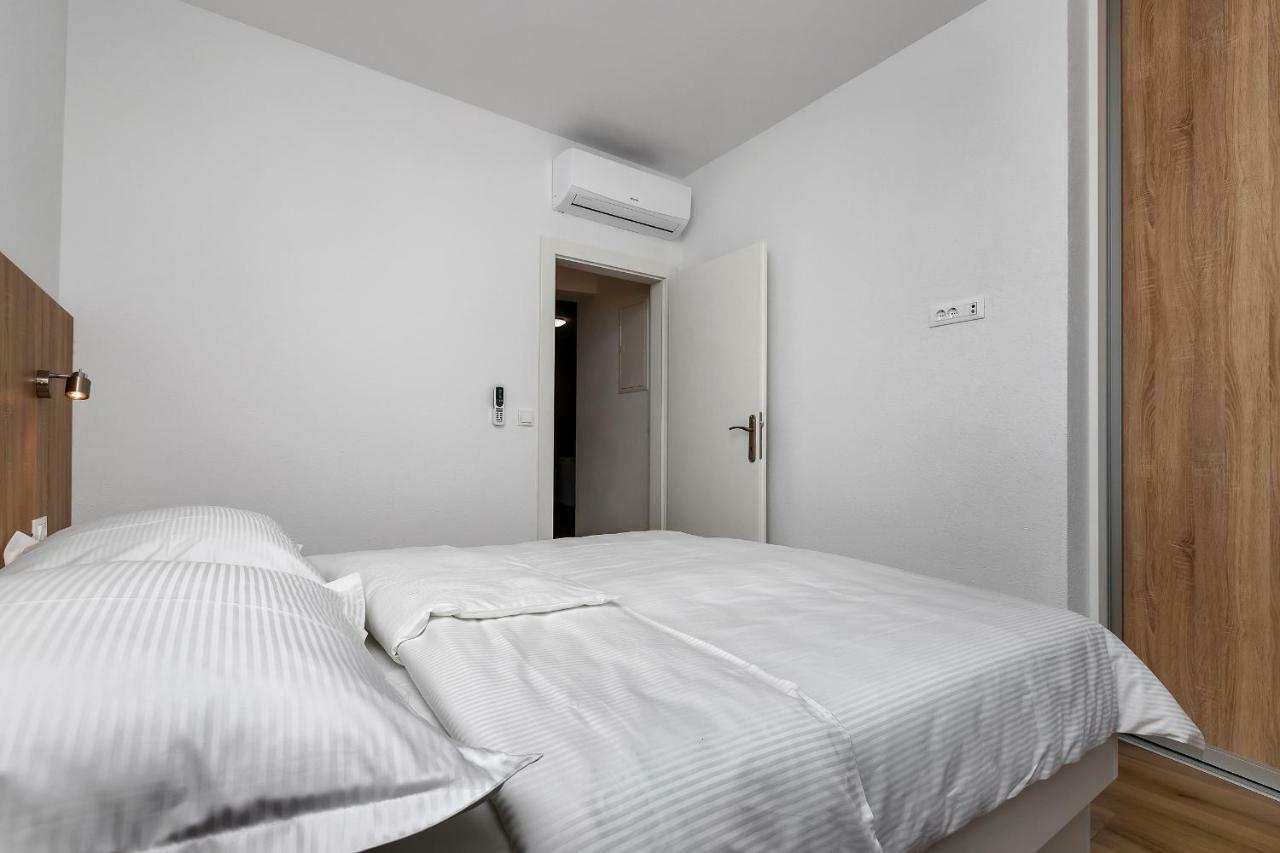 Apartmani Daniela ポドゥゴラ エクステリア 写真