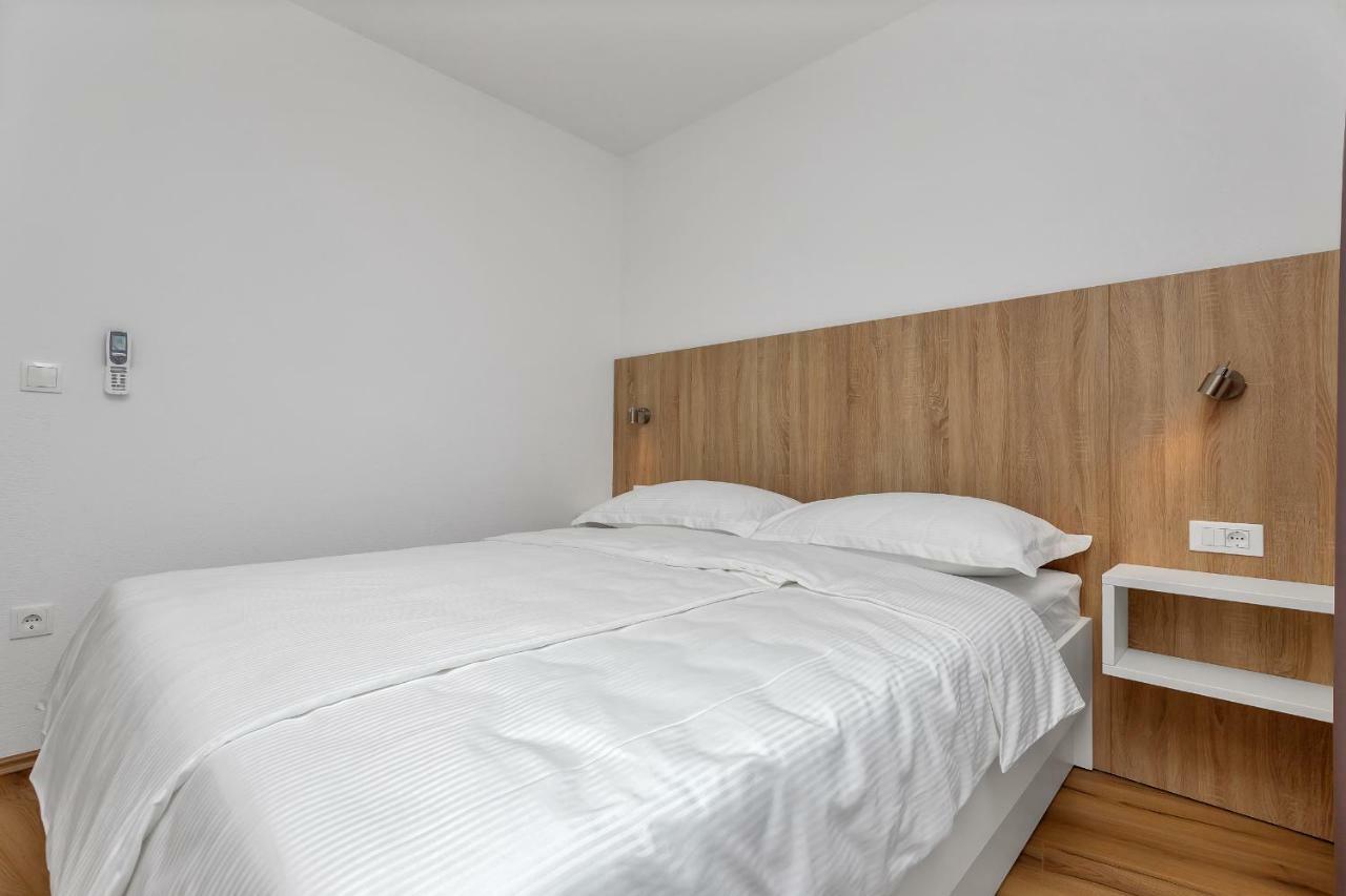 Apartmani Daniela ポドゥゴラ エクステリア 写真