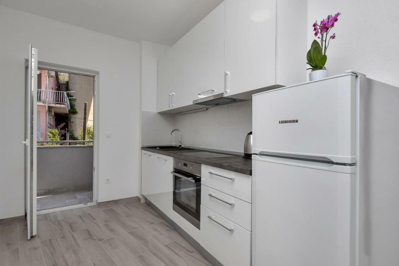Apartmani Daniela ポドゥゴラ エクステリア 写真