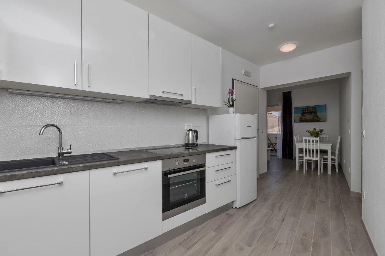 Apartmani Daniela ポドゥゴラ エクステリア 写真