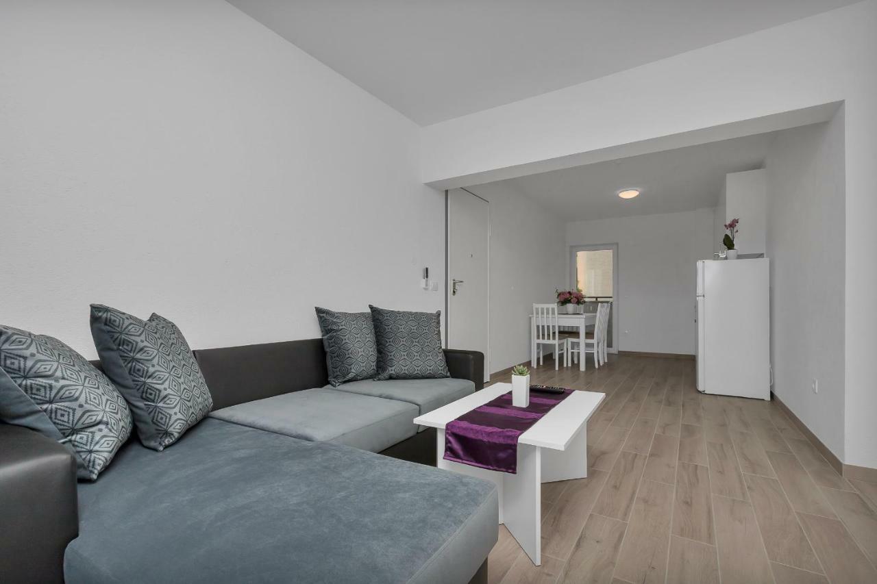 Apartmani Daniela ポドゥゴラ エクステリア 写真